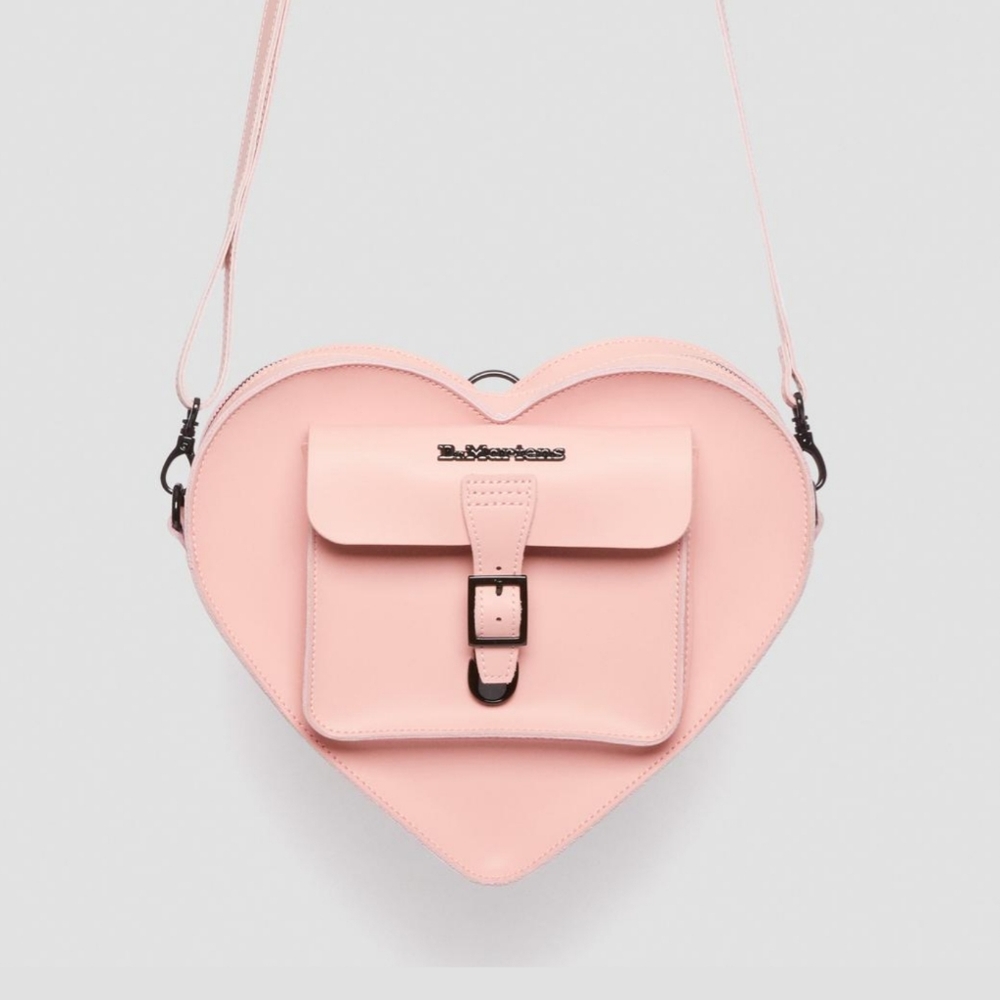 Dr. Martens Heart shaped bag in color Peach π π π - Picture 2 of 8